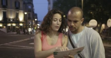  Haritaya bakan çift