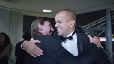 arkadaşlar sofistike partide