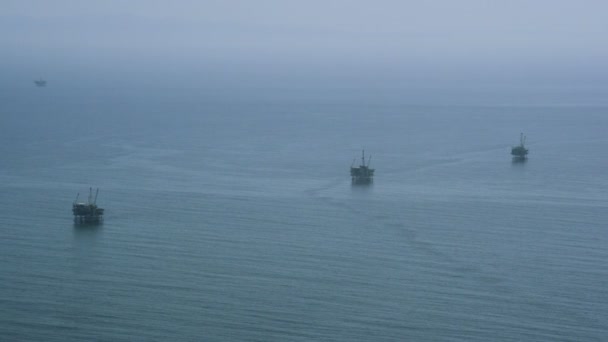 Containerschepen in op zee in de omgeving van San Francisco — Stockvideo