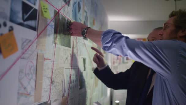 Detectives working in incident room — Stock Video