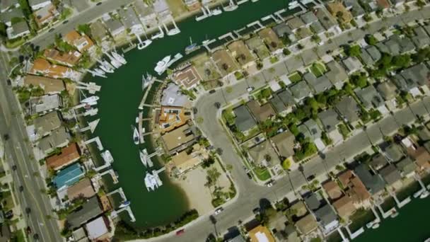 River lined homes San Francisco City Bay area — Stock Video