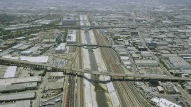  California yolda araba otomobiller