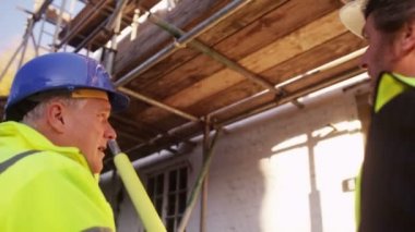 teftiş yürüten mimarlar