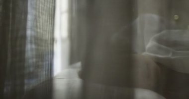  Çift yatakta konuşuyor