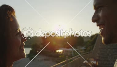 Çift elle bir kalp şekli yapma