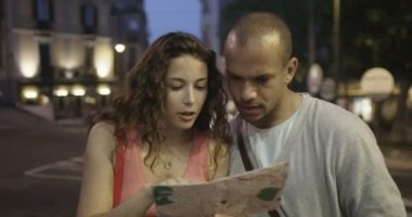  Haritaya bakan çift