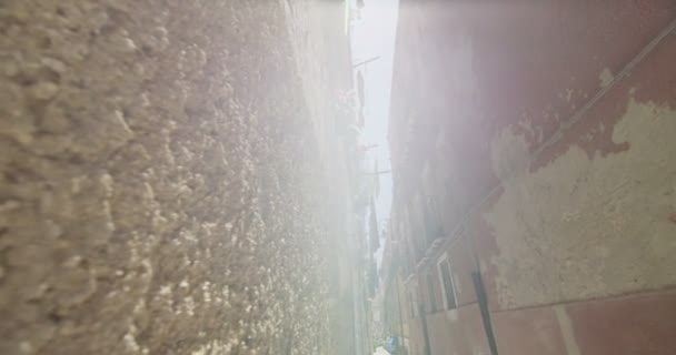 Narrow street in Italian city — Stock Video