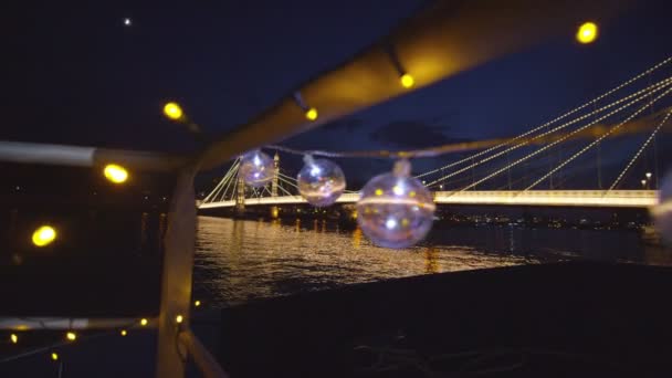 Albert Bridge en Chelsea Harbour, Londres — Vídeo de stock
