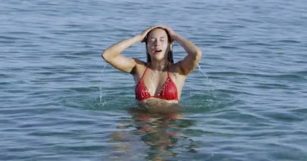 Woman emerging from the water — Stock Video