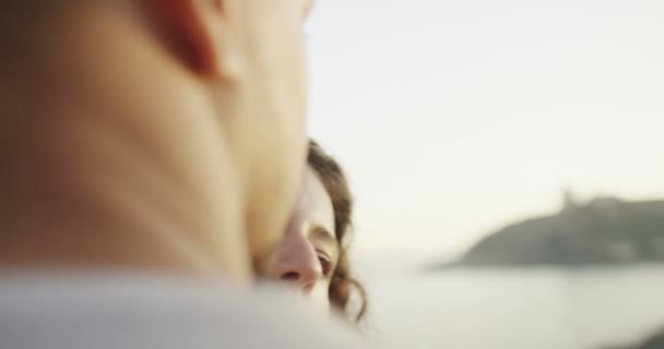 Pareja enamorada al aire libre — Vídeos de Stock