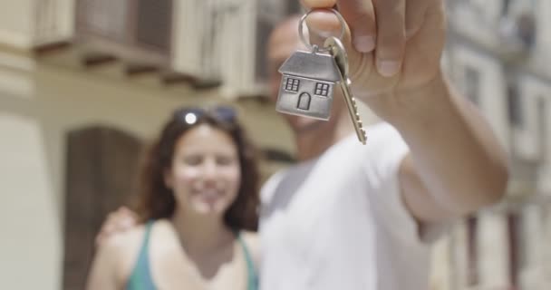 Man holding Key — Stock Video