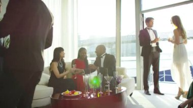 zarif partide sohbet arkadaş