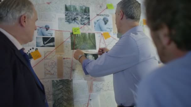 Detectives working in incident room — Stock Video