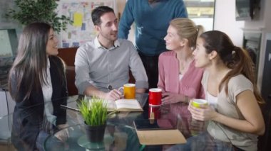 gülümseyen iş toplantı