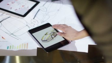 Bilgisayar Tablet kullanarak eller