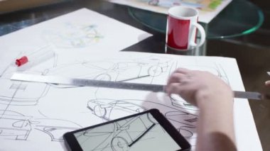 Eller tablet otomotiv tasarım çizimleri ile kullanma 