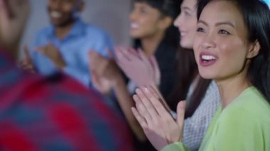 toplantıda alkışlar iş grubu