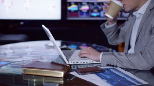 Businessman working alone at laptop computer — Stock Video