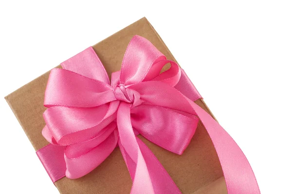 Imagen de un regalo envuelto en cinta rosa sobre fondo aislado —  Fotos de Stock