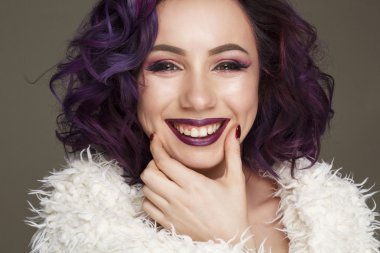 genç güzel mutlu bir kadın portresi