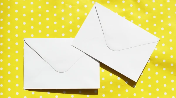Imagem de dois envelopes brancos — Fotografia de Stock