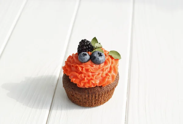 Picture of creamy cake with blueberries and mint — Stock Photo, Image