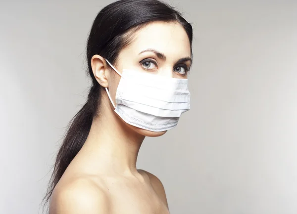 ผู้หญิงที่มีหน้ากากป้องกัน — ภาพถ่ายสต็อก