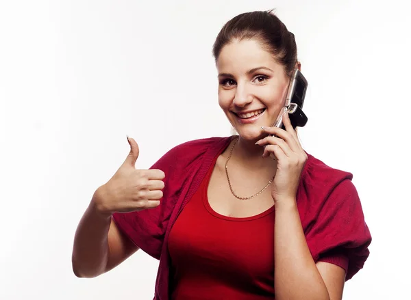 En ung kvinne som snakker i telefonen. – stockfoto