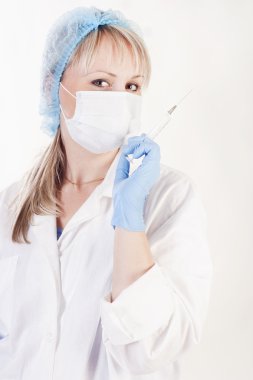 şırınga ile genç güzel doktor