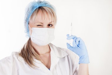 şırınga ile genç güzel doktor