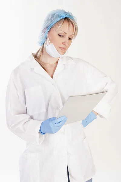 Pretty doctor with folder — Stock Photo, Image