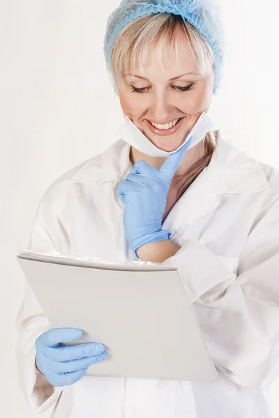 Pretty doctor with folder — Stock Photo, Image