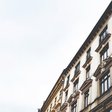 Sürüş sırasında yol Avrupa evi görünümünü