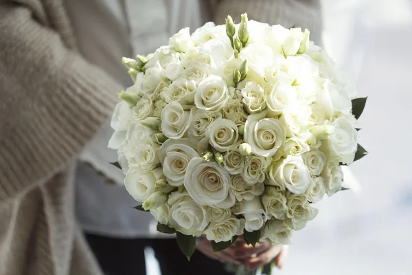 Picture of wedding bouquet of white roses — Stock Photo, Image