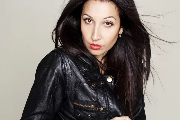 Portrait of sexy beautiful young woman in leather jacket — Stock Photo, Image