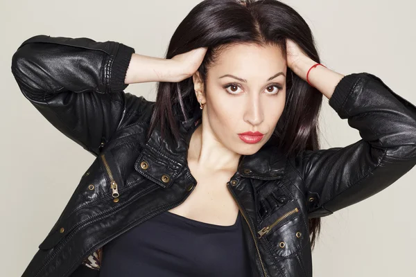 Portrait of sexy beautiful young woman in leather jacket — Stock Photo, Image