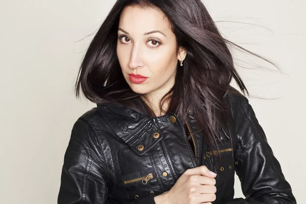 Portrait of sexy beautiful young woman in leather jacket — Stock Photo, Image