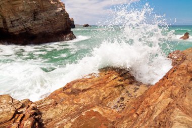 dalga ve katedrallerin ribadeo, Galiçya, sp içinde plajda sıçraması