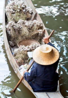 pazarlamacı yüzen Pazar Damnoen Saduak, Tayland 