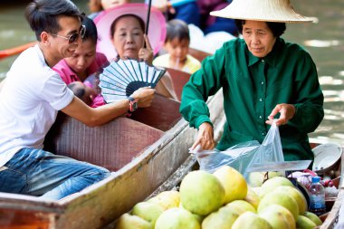 Damnoen Saduak, Tayland pazarlarda yüzen, saleswomen