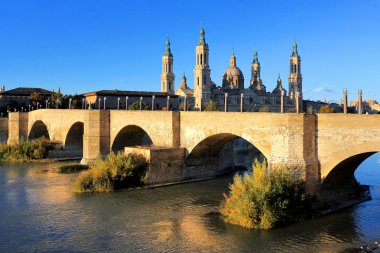 Zaragoza Katedrali ve ebro Nehri'nin. Aragon, İspanya