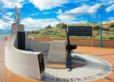  Lehçe genel Sikorski, anıt yakınlarındaki bir uçak kazasında öldü