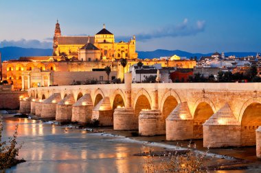 Roma köprüsü ve guadalquivir Nehri, Ulu Cami, cordoba, spai