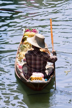 pazarlamacı yüzen Pazar Damnoen Saduak, Tayland 