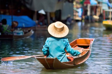 pazarlamacı yüzen Pazar Damnoen Saduak, Tayland 