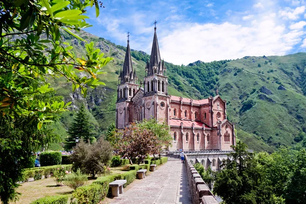 Basílica de Santa Maria, Covadonga, Asturias, España —  Fotos de Stock