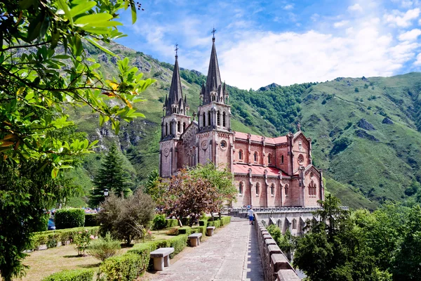 Bazilika santa maria, covadonga, asturias, Španělsko — Stock fotografie