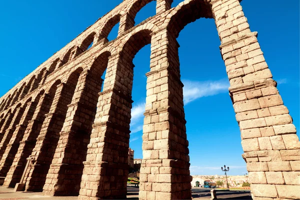 Aqueduto romano na cidade de Segóvia, Espanha — Fotografia de Stock