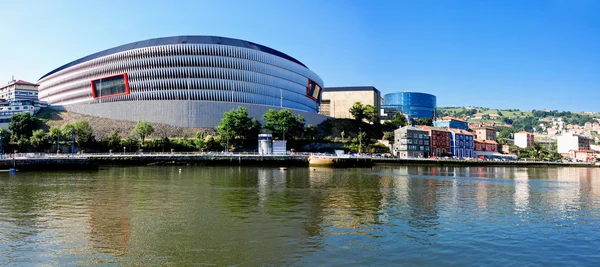 Vy över San Mames fotbollsstadion och Nervion floden i Bilbao, Baskien. — Stockfoto