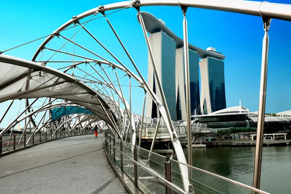 Le pont Helix et Marina Bay Sands à Singapour, République de Singapour — Photo